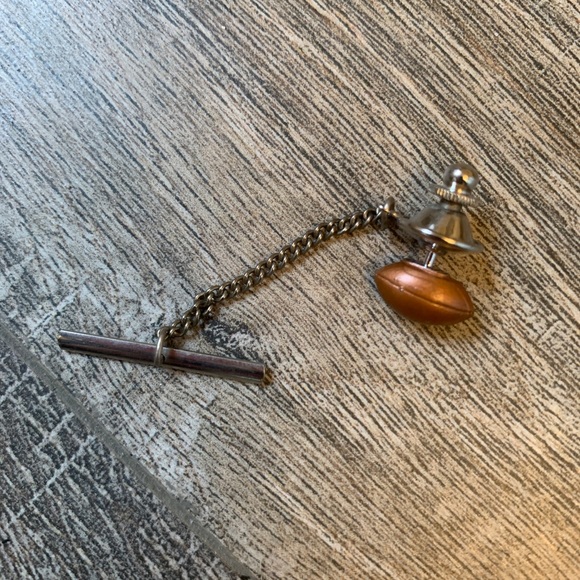 Vintage Swank Football Tie Tac Pin With Chain In Original Box - Picture 2 of 6